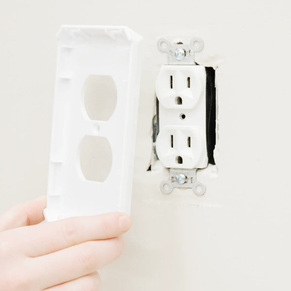 Plastic Outlet Covers: A Simple Solution for Child Safety at Home!插图2 Home Safety Outlet Cover