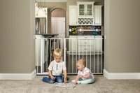 Children play in front of Maxi Super Wide Baby Gate